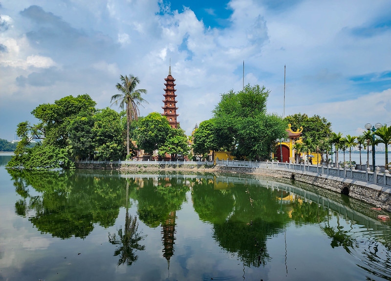 Iwandered suggests itinerary to Hanoi and neighbouring localities